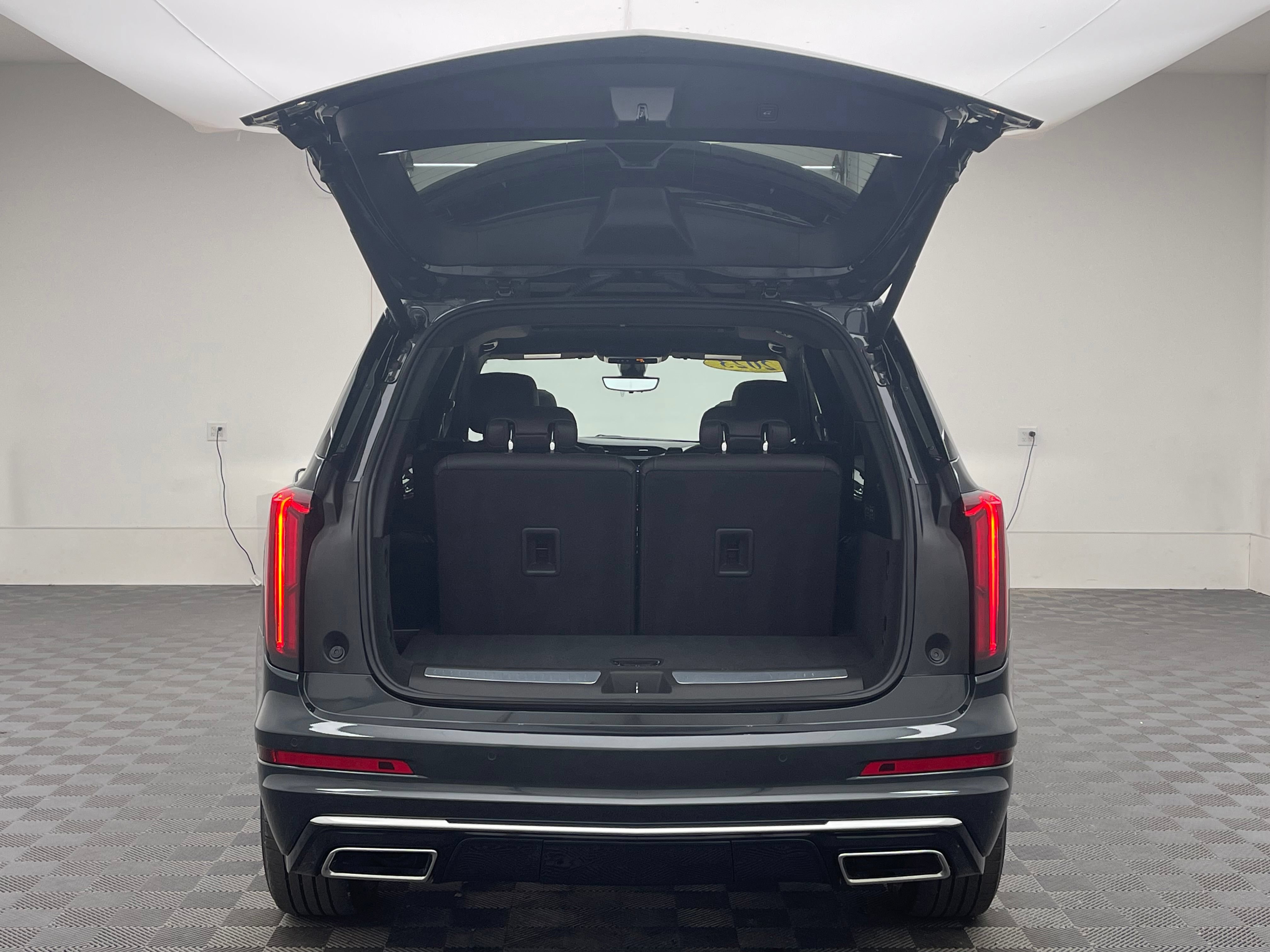 Used 2023 Cadillac XT6 Premium Luxury w/ Technology Package AWD/4WD image 12