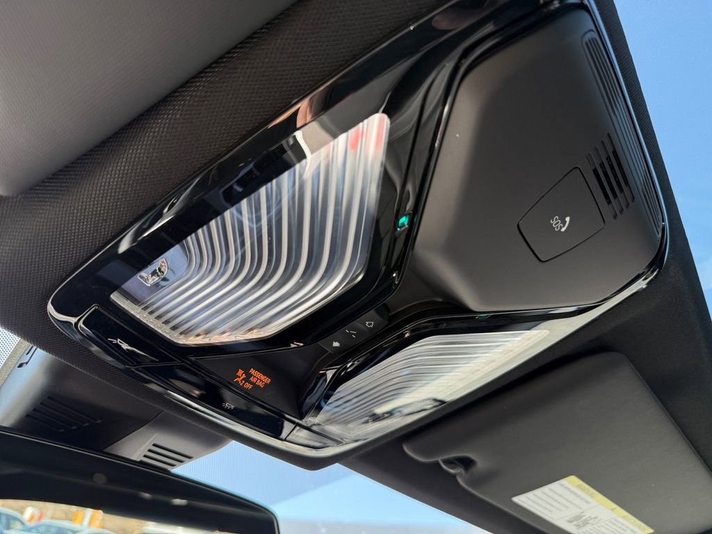 Certified 2025 BMW 330i xDrive Sedan w/ Premium Package AWD/4WD image 32