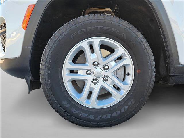 Used 2023 Jeep Grand Cherokee Laredo w/ Luxury Tech Group I image 23