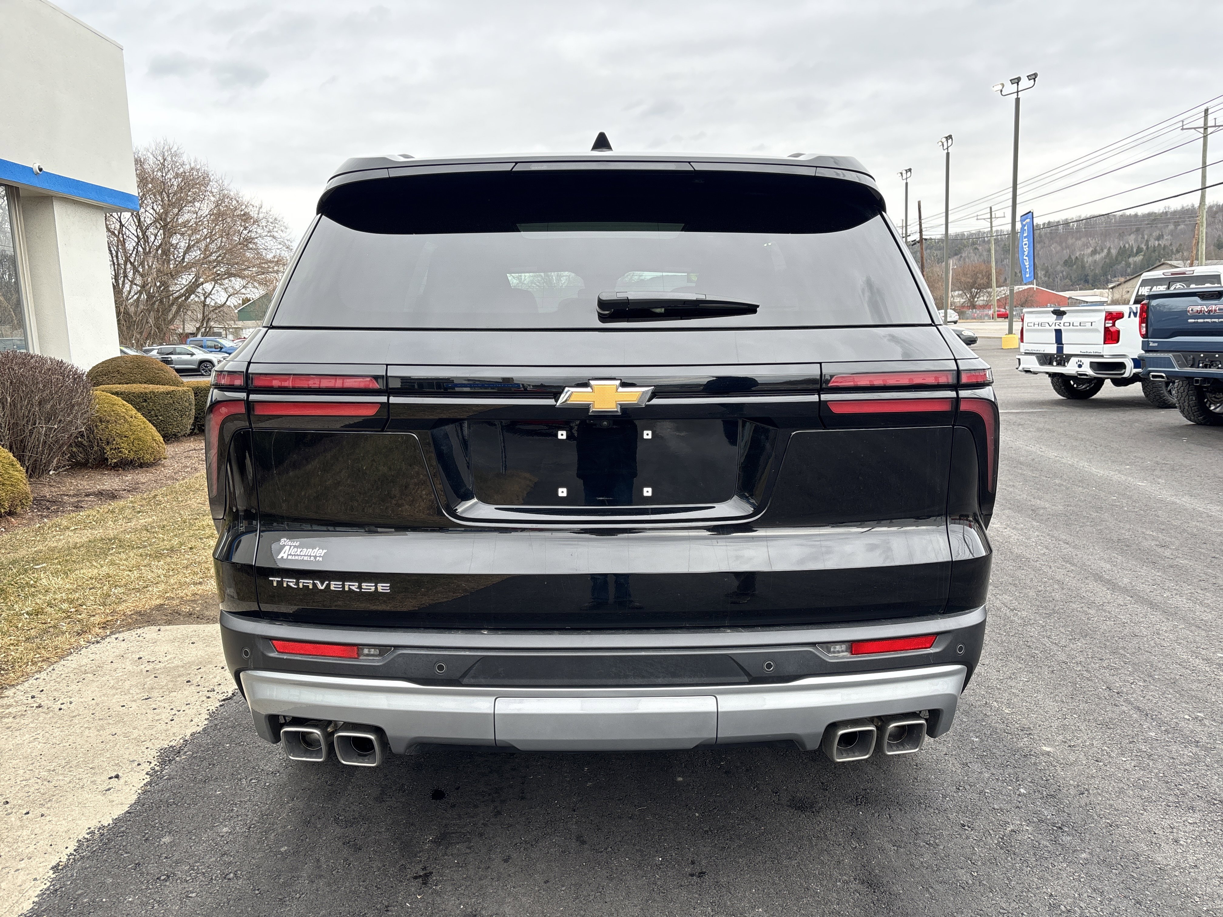 Used 2025 Chevrolet Traverse LT w/ Sun and Wheel Package image 7