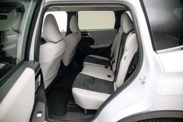 Used 2025 Mitsubishi Outlander SE image 25