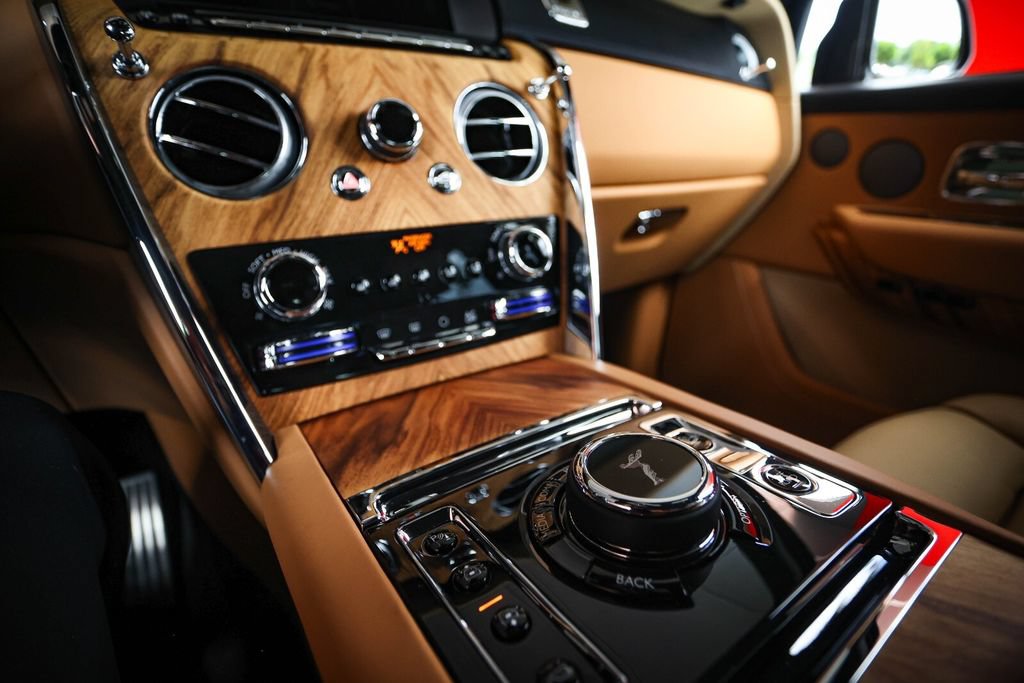 Used 2022 Rolls-Royce Cullinan AWD/4WD image 35