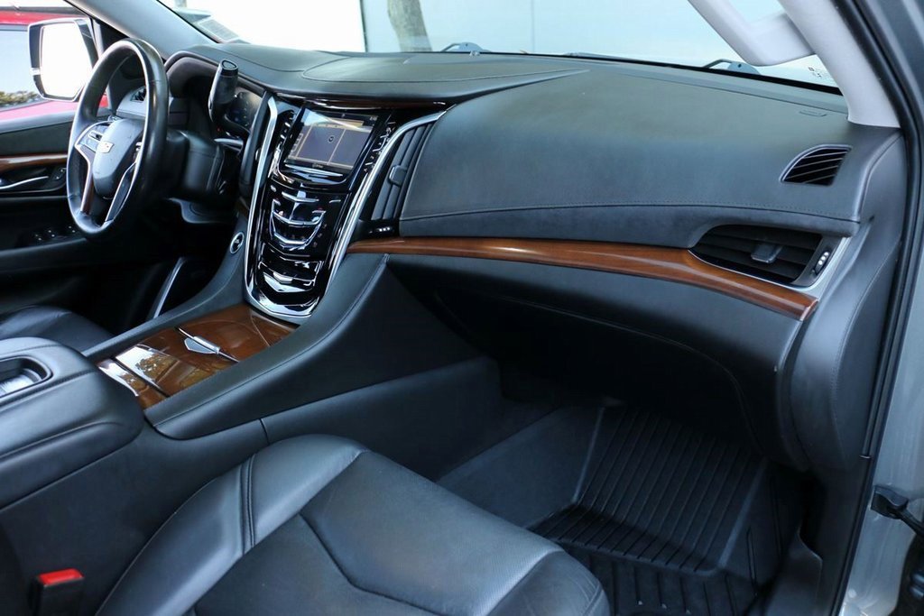 Used 2020 Cadillac Escalade ESV Premium Luxury image 42