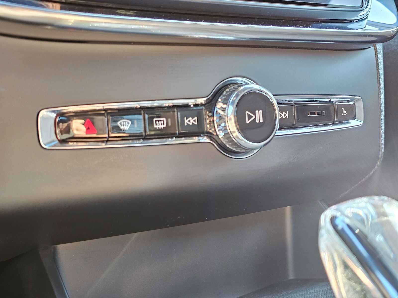 New 2026 Volvo XC90 B6 Plus w/ Protection Package Premier image 23