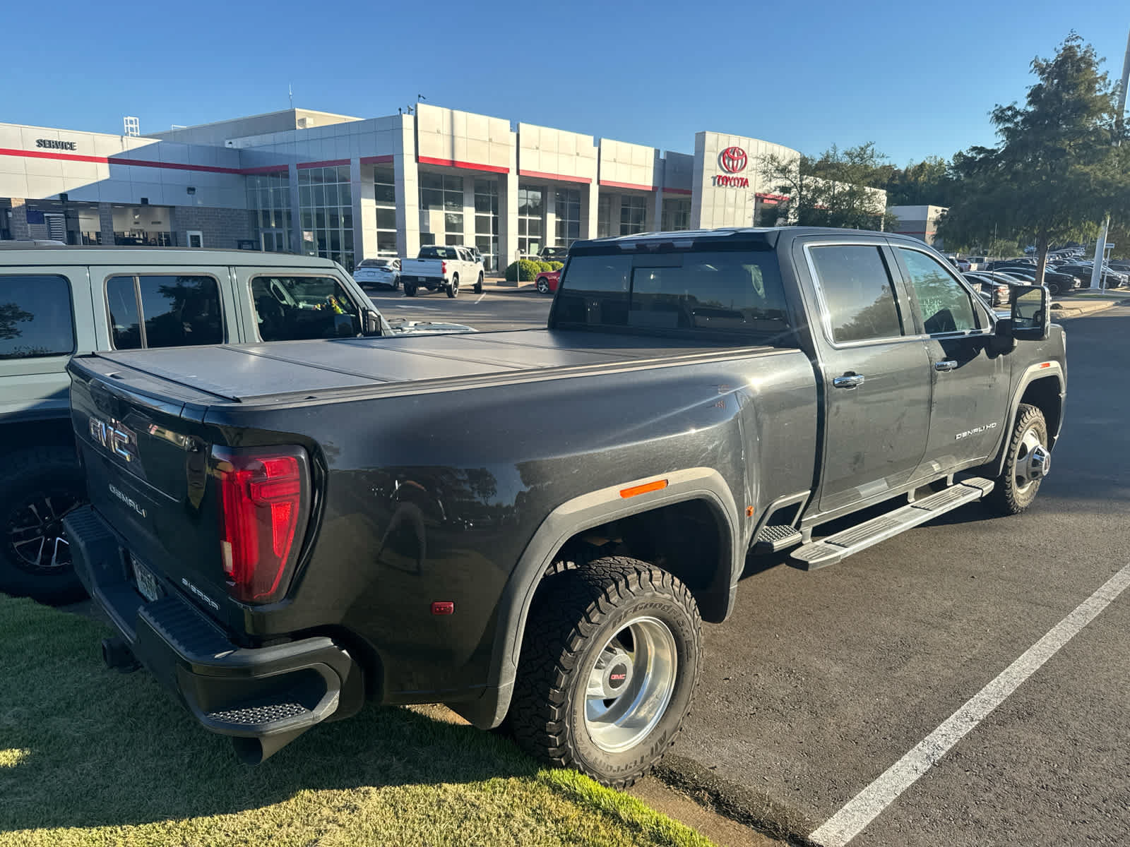 Used 2022 GMC Sierra 3500 Denali w/ Denali Ultimate Package AWD/4WD image 3