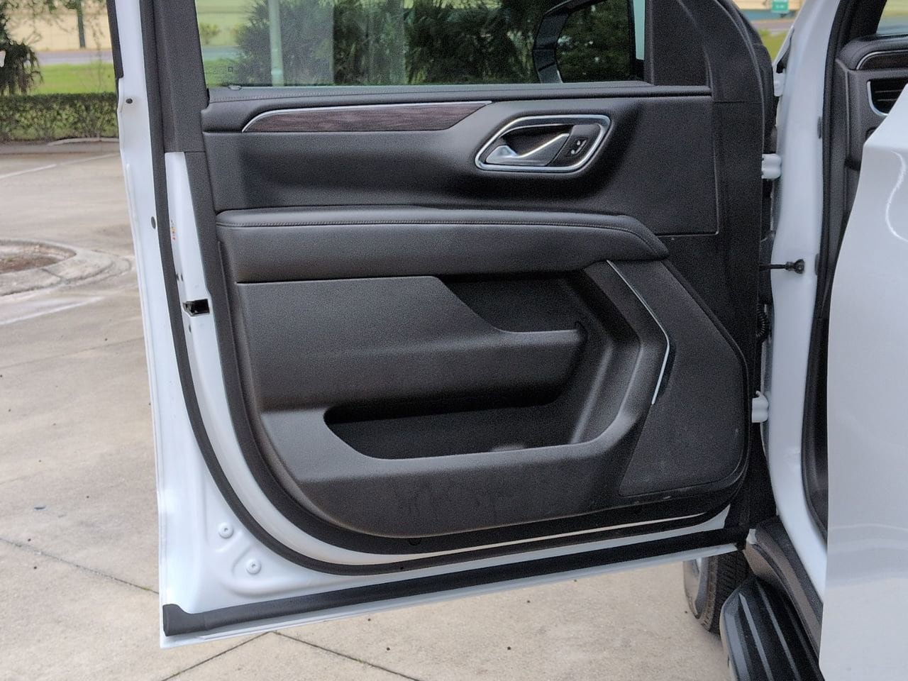 Used 2023 Chevrolet Suburban LS w/ Driver Alert Package image 8