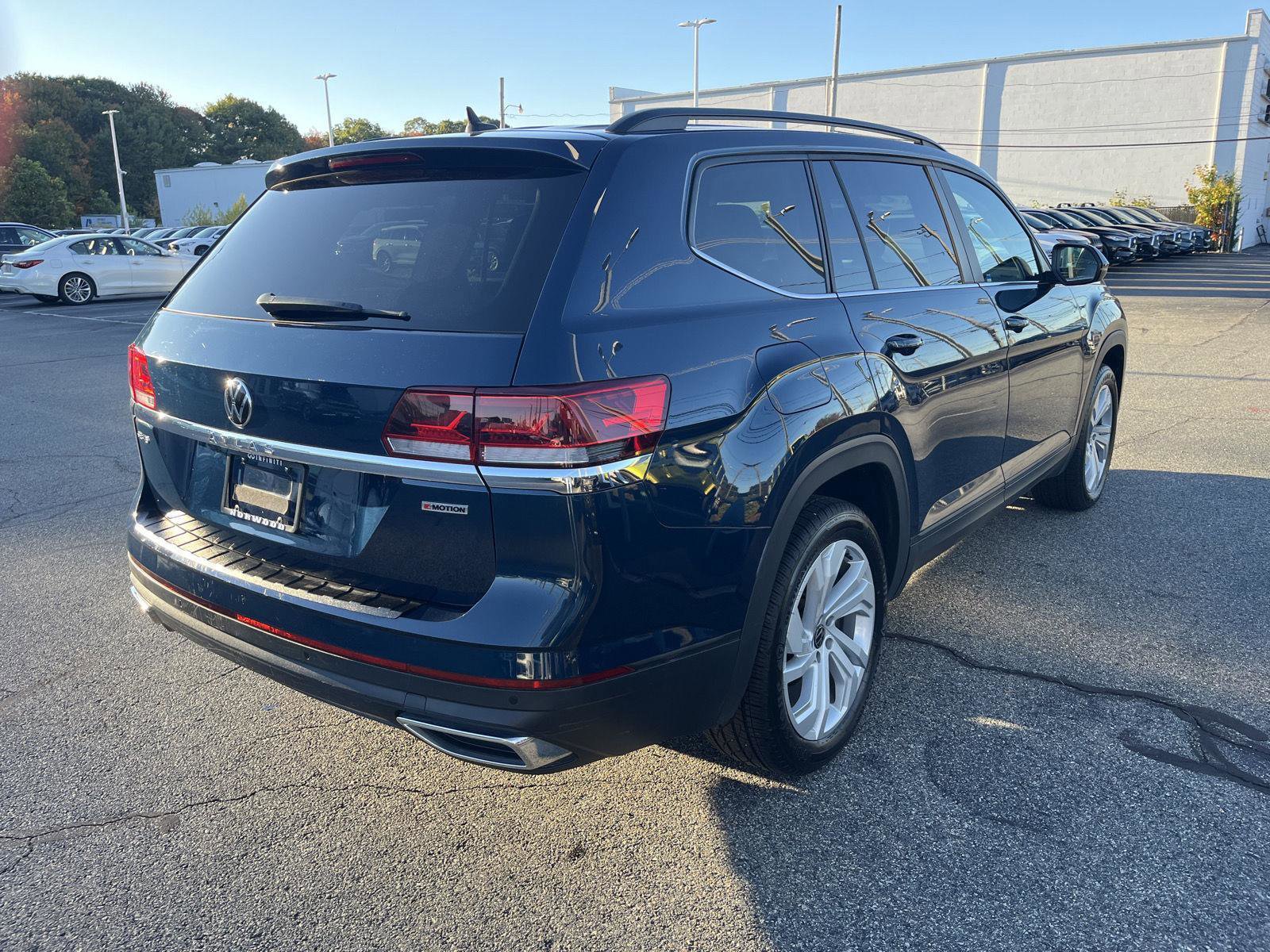 Used 2022 Volkswagen Atlas SE image 3