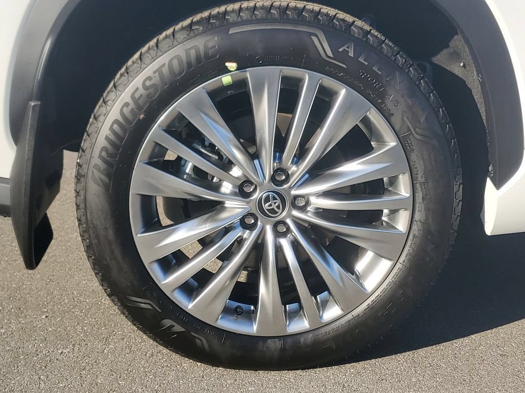 New 2026 Toyota Highlander AWD image 5