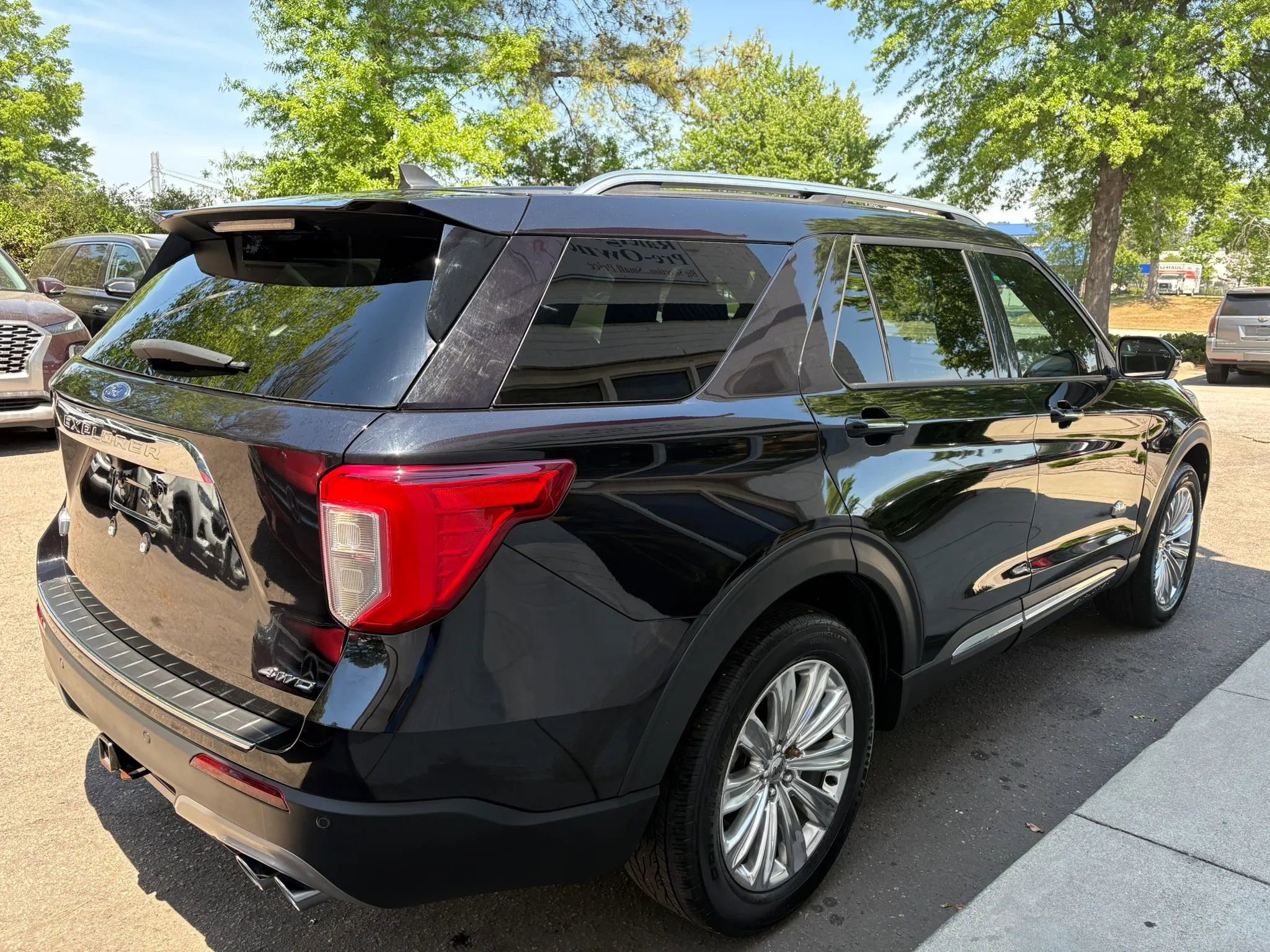 Used 2021 Ford Explorer King Ranch w/ Premium Technology Package AWD/4WD image 5