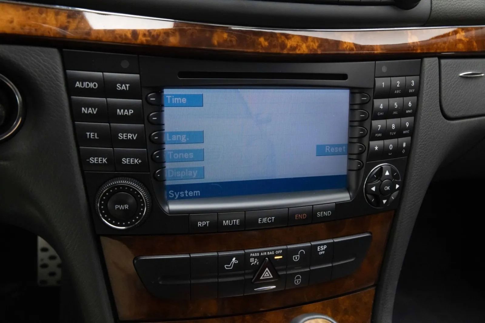 Used 2005 Mercedes-Benz E 500 Sedan image 26