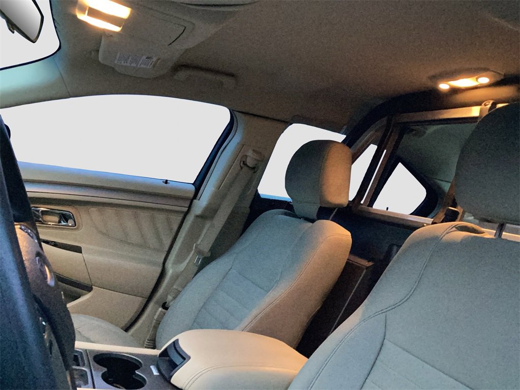 Used 2016 Ford Taurus SE image 32