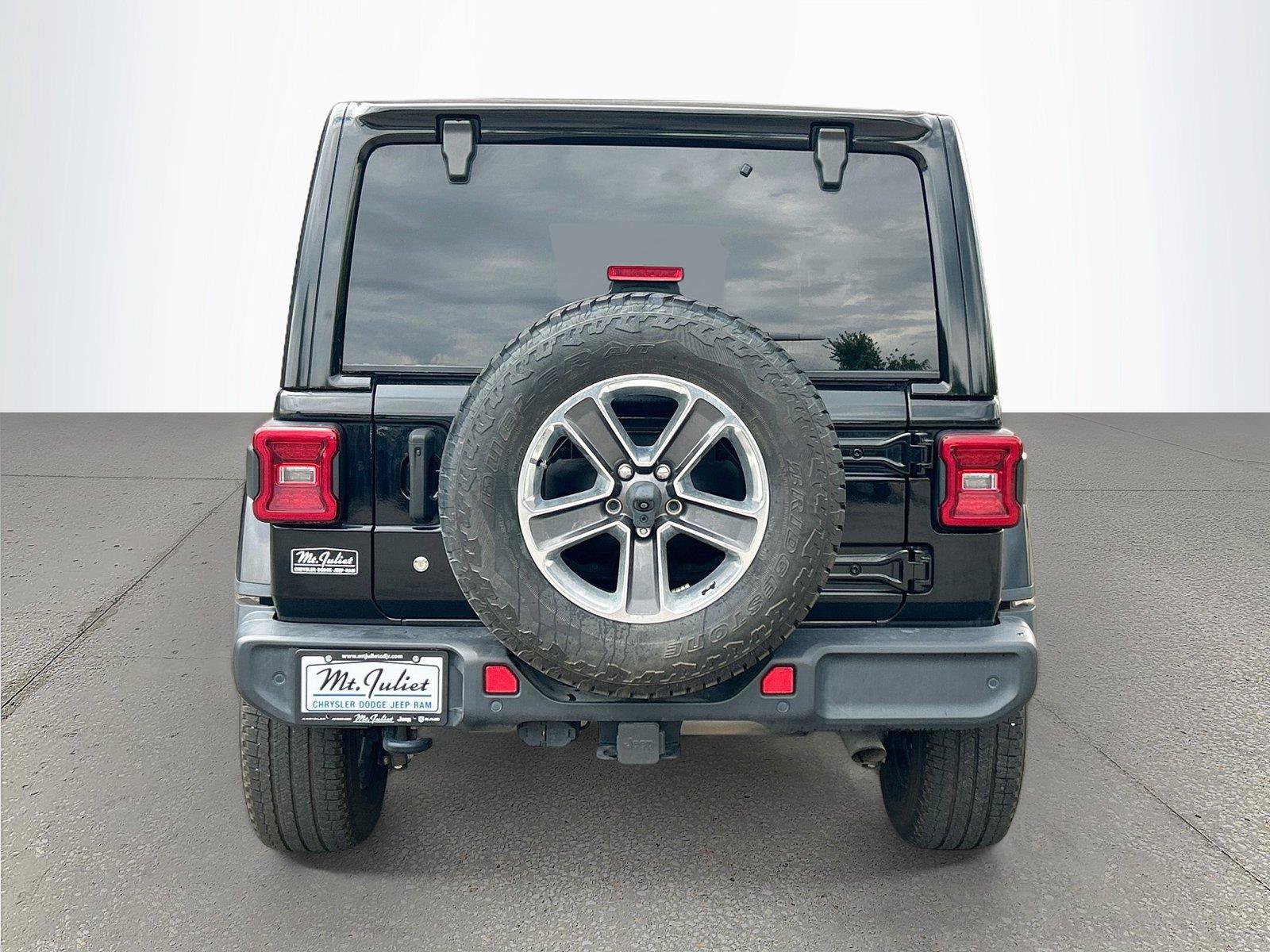 Used 2018 Jeep Wrangler Unlimited Sahara AWD/4WD image 5