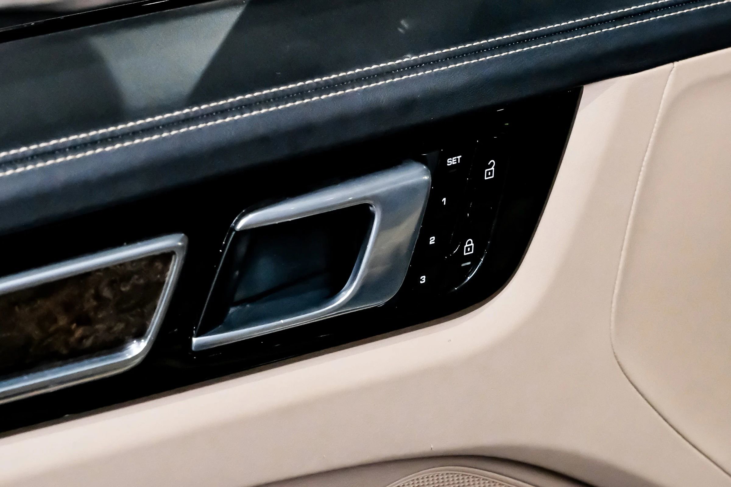 Used 2020 Porsche Cayenne S image 37