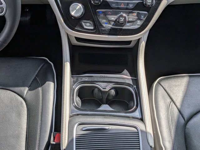 Used 2023 Chrysler Pacifica Limited FWD image 20