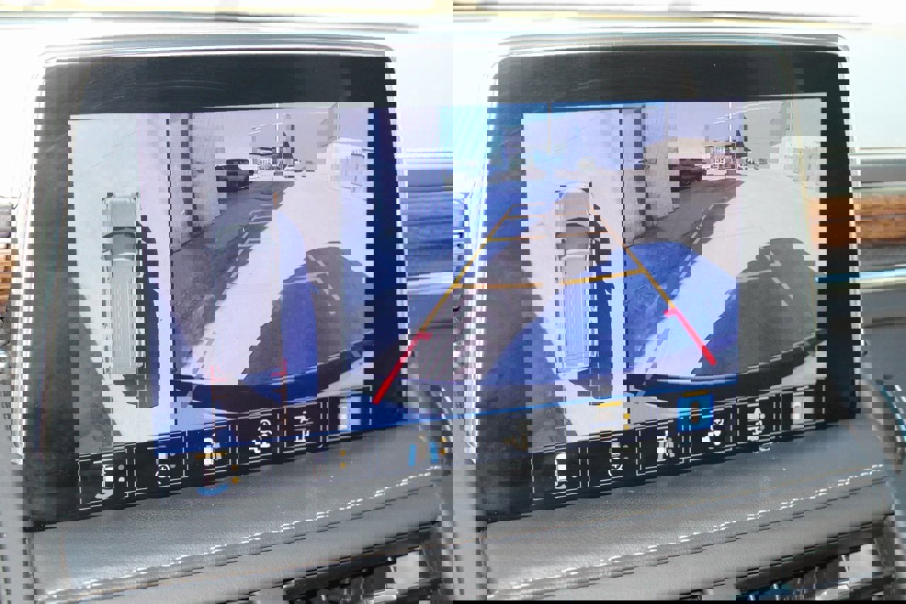 Used 2021 Chevrolet Tahoe Premier w/ Premium Package image 9