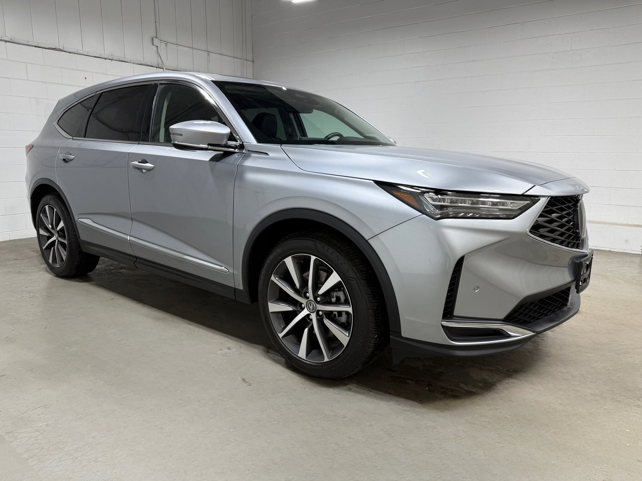 Used 2025 Acura MDX SH-AWD w/ Technology Package image 3