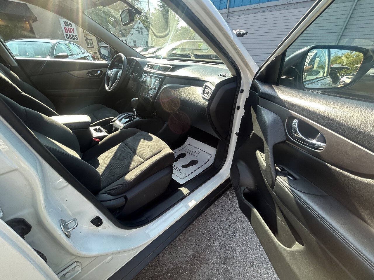 Used 2016 Nissan Rogue SV AWD/4WD image 9