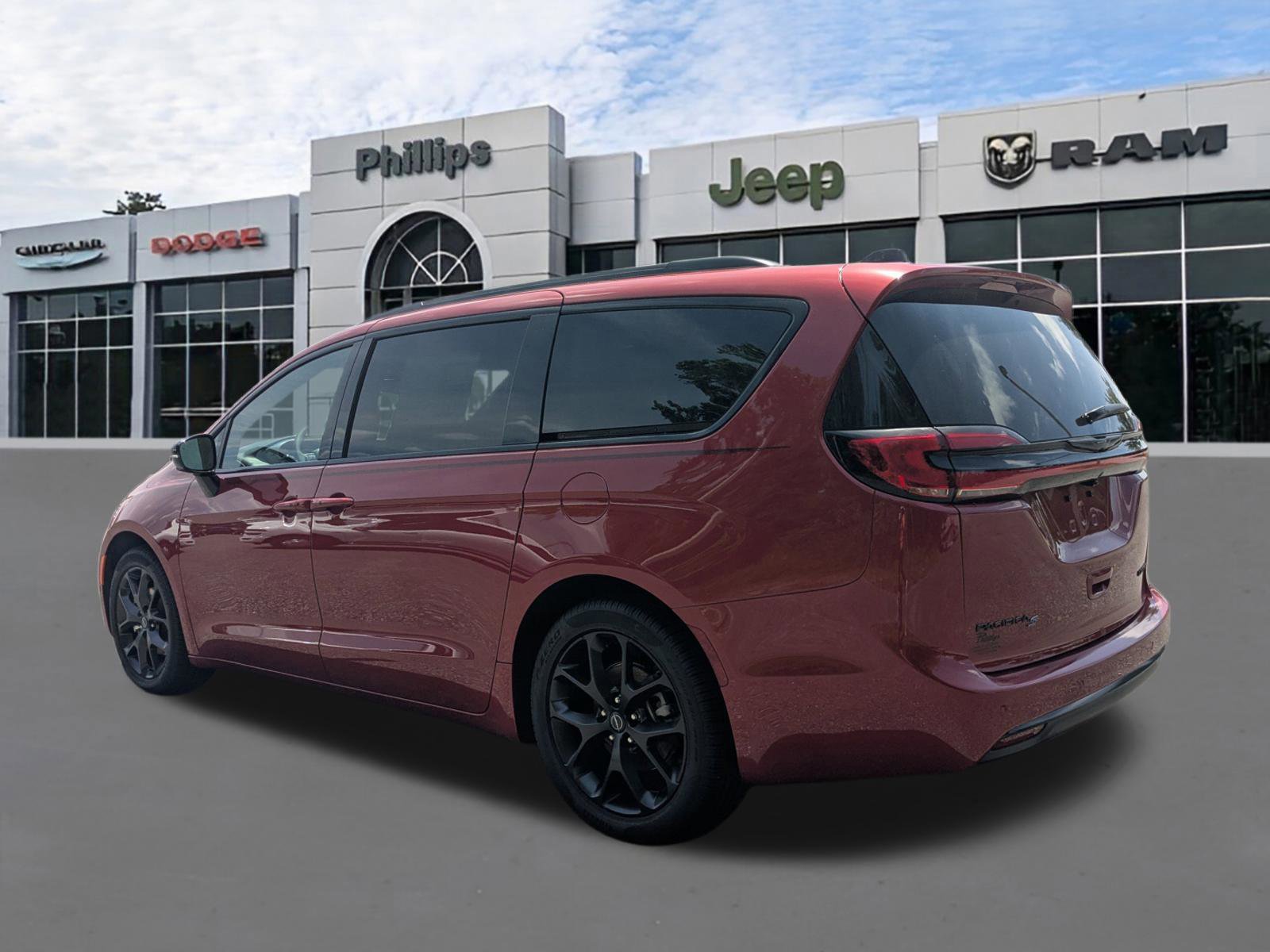 New 2026 Chrysler Pacifica Limited w/ S Appearance Package FWD image 5
