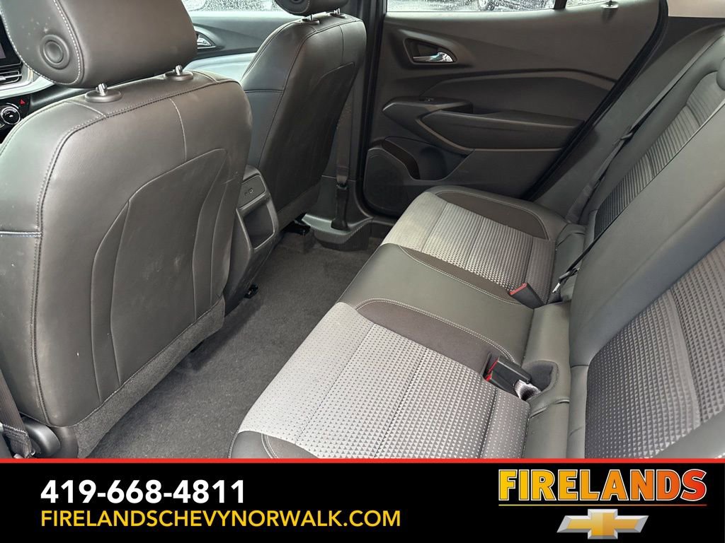 Used 2025 Chevrolet Trax LT w/ LT Convenience Package image 32