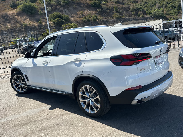 Used 2025 BMW X5 xDrive50e AWD/4WD image 3