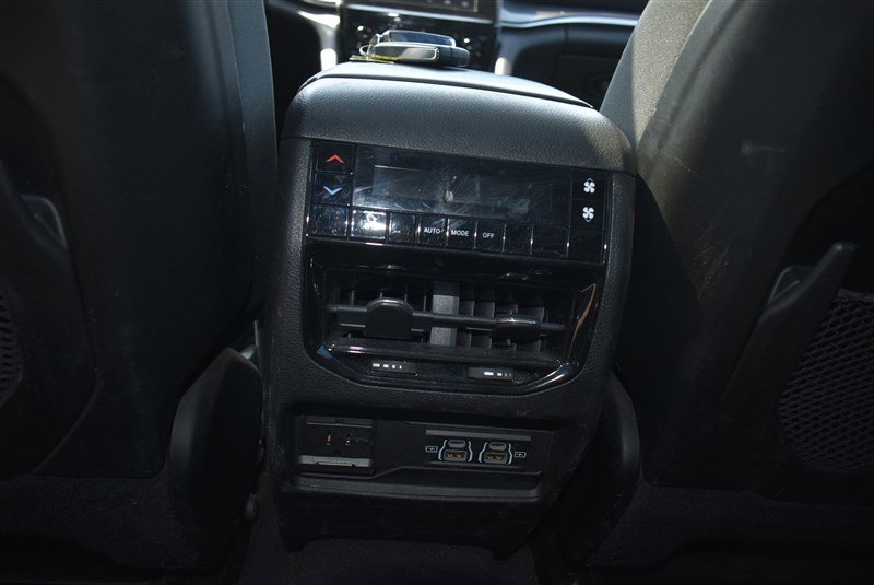 Used 2023 Jeep Grand Cherokee L Laredo AWD/4WD image 25