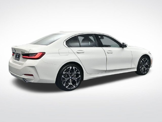 New 2026 BMW 330i xDrive Sedan w/ Premium Package AWD/4WD image 4