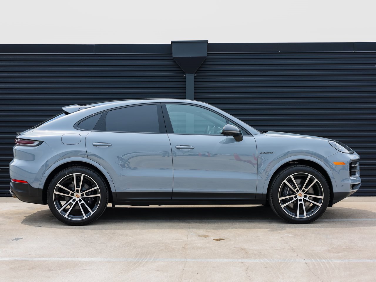 New 2025 Porsche Cayenne E-Hybrid Coupe image 8