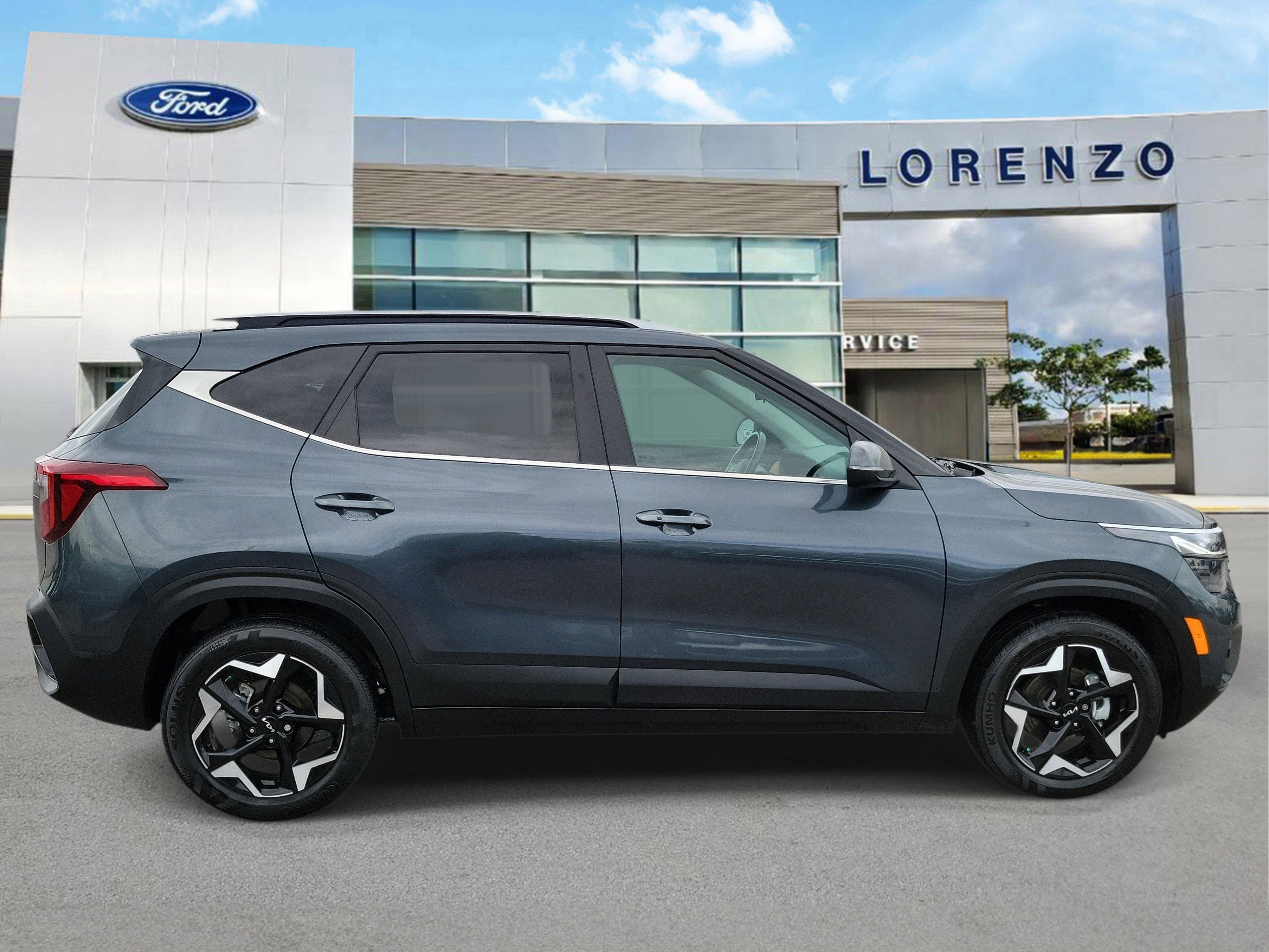 Used 2025 Kia Seltos EX w/ EX Sunroof Package FWD image 4