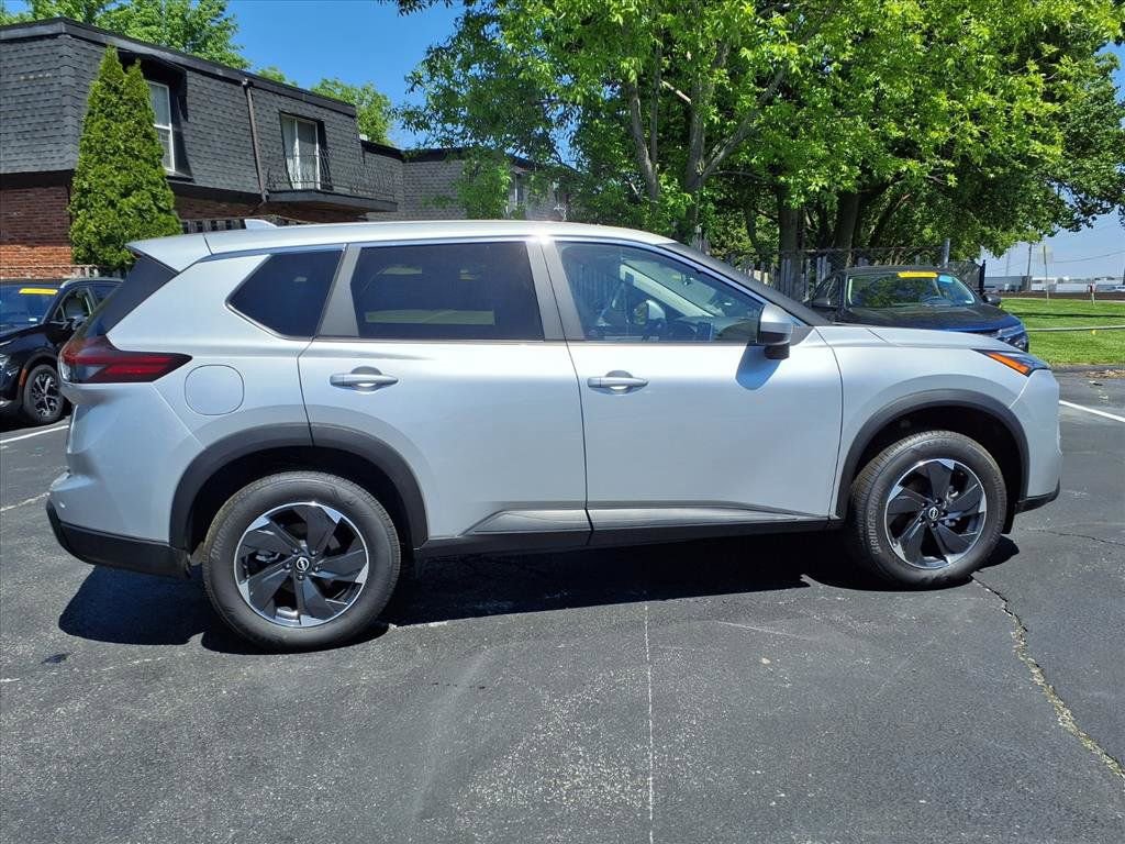 Used 2025 Nissan Rogue SV AWD/4WD image 35
