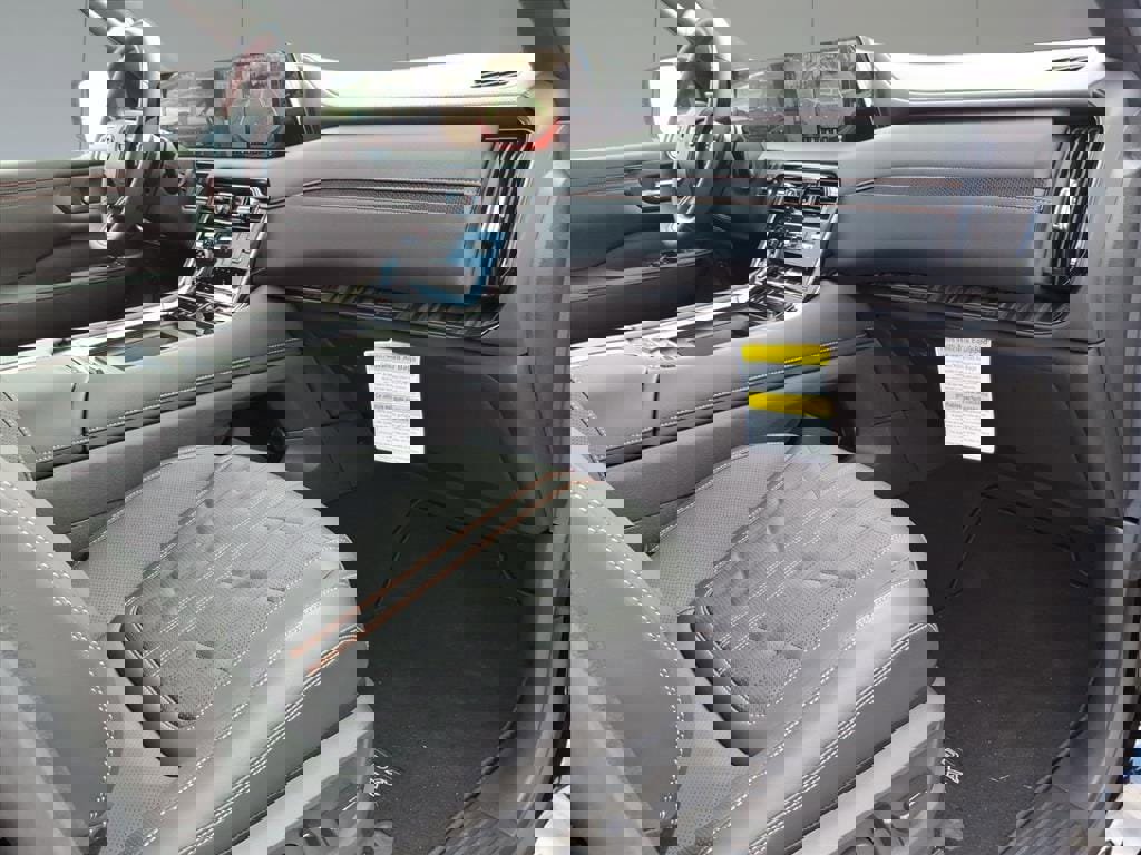 Used 2025 Nissan Armada PRO-4X w/ Pro-4X Premium Package image 8