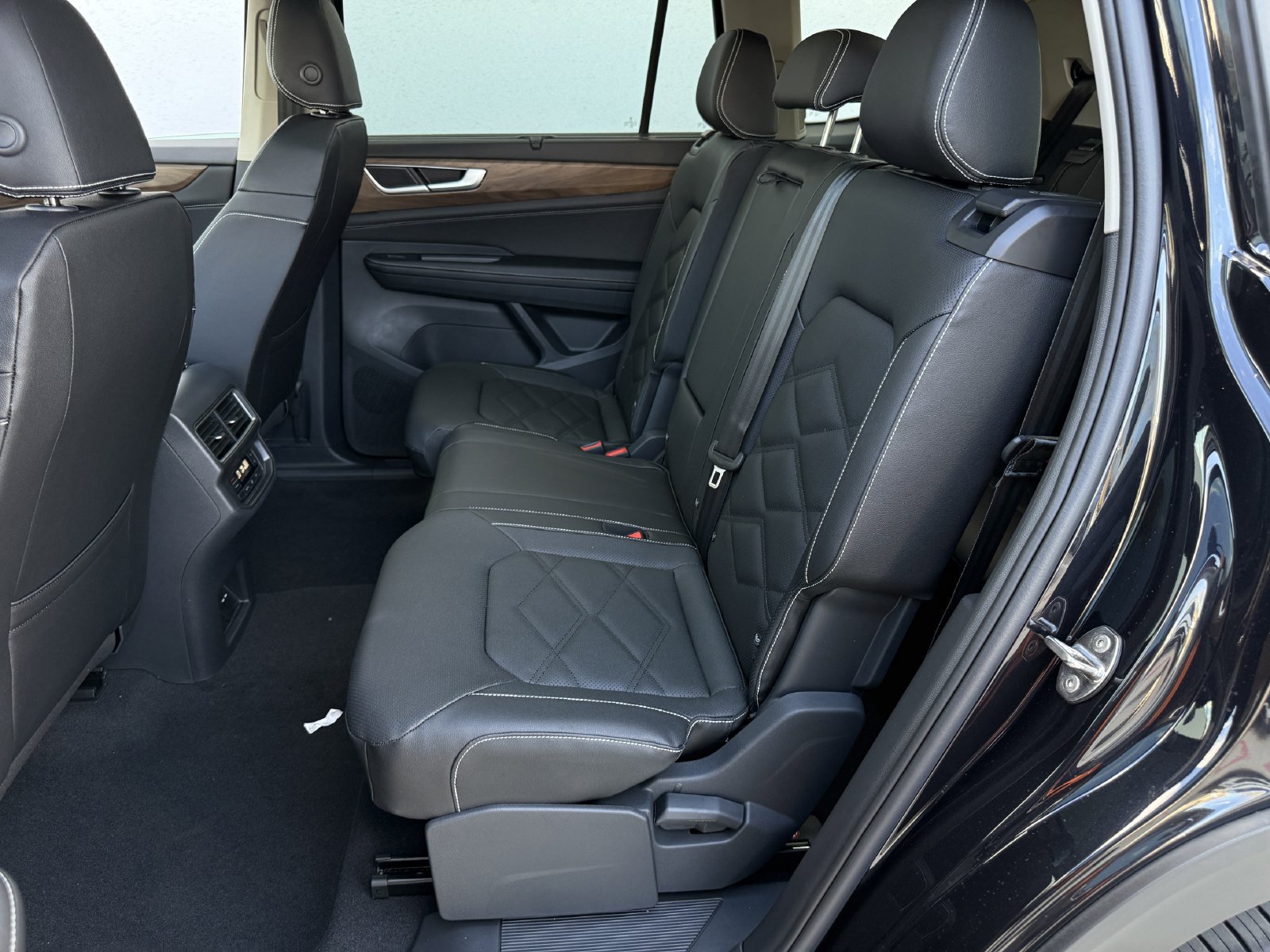 New 2026 Volkswagen Atlas SE FWD image 23