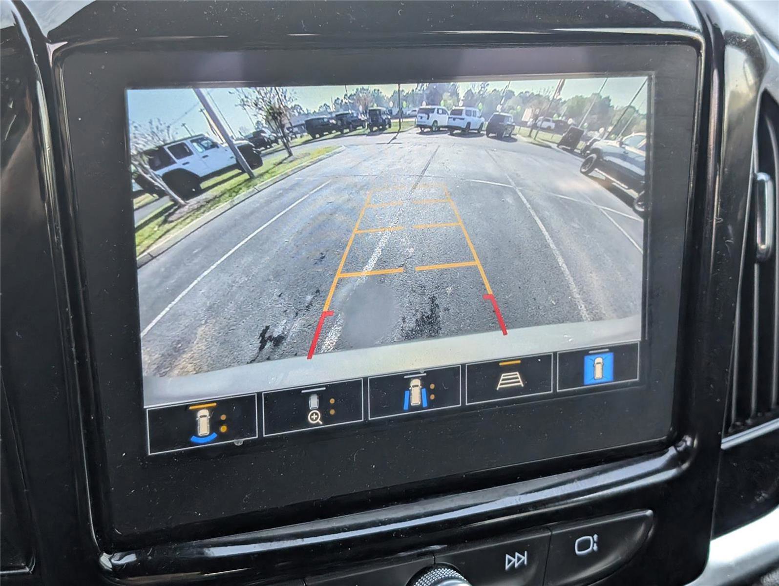 Used 2023 Chevrolet Traverse RS image 18