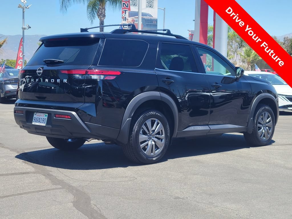 Certified 2025 Nissan Pathfinder SV FWD image 4