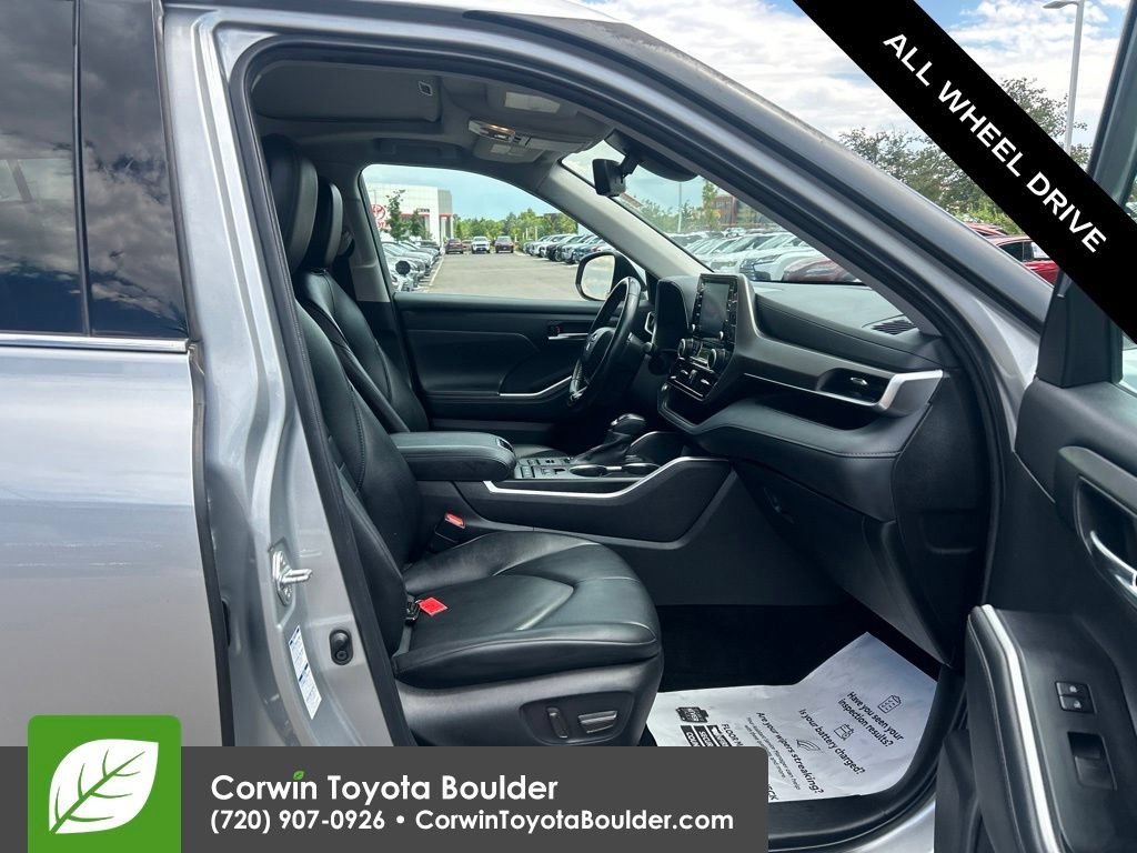 Used 2022 Toyota Highlander XLE AWD/4WD image 12