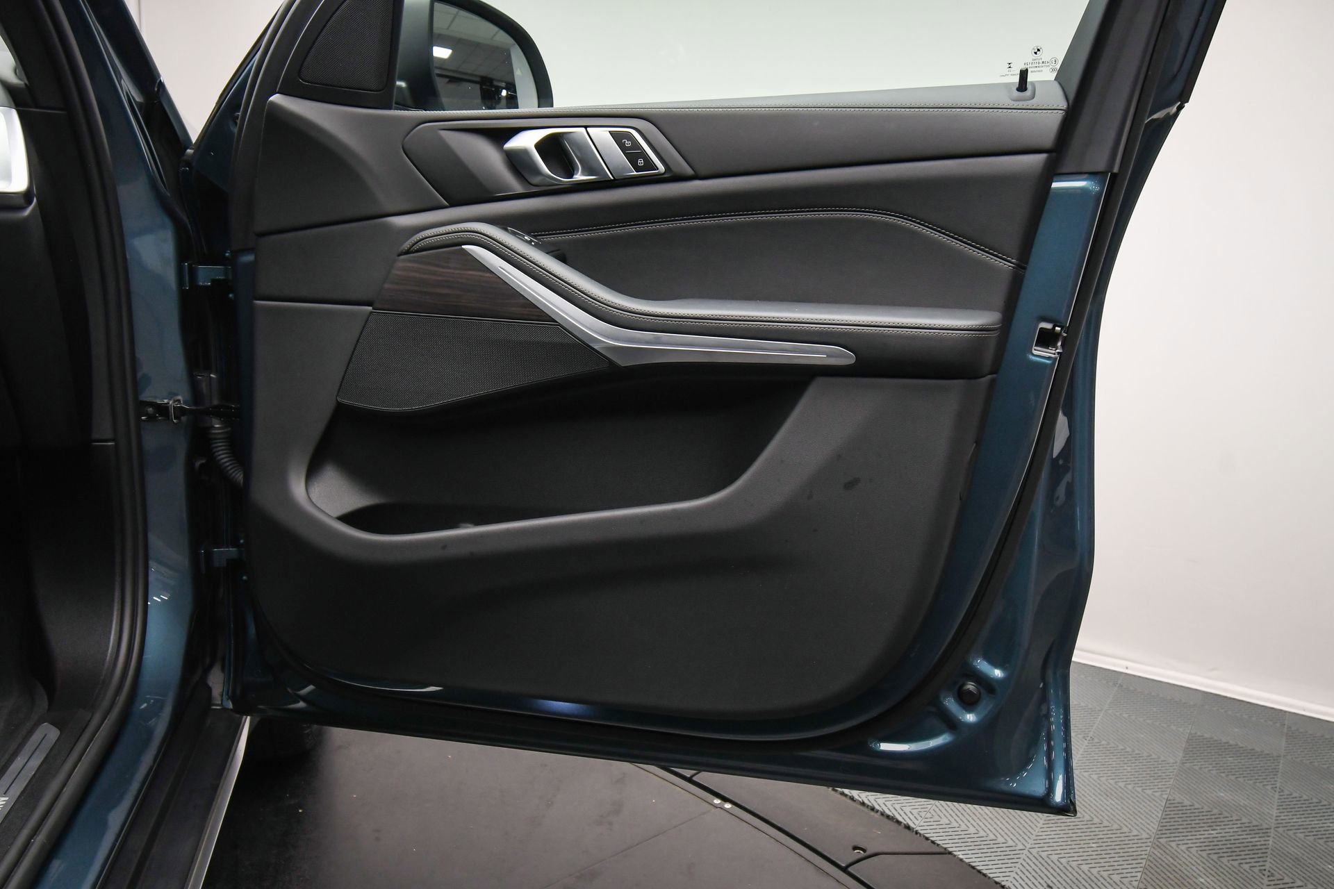 Used 2024 BMW X5 xDrive40i w/ Parking Assistance Package image 46