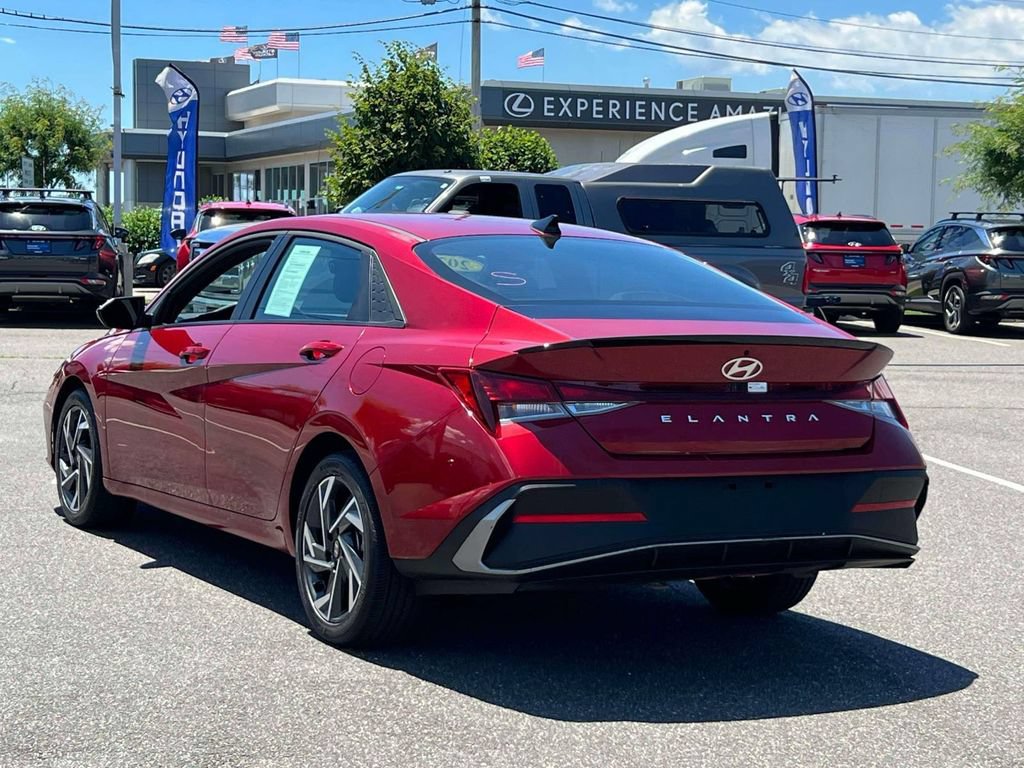 Used 2025 Hyundai Elantra Sport FWD image 8
