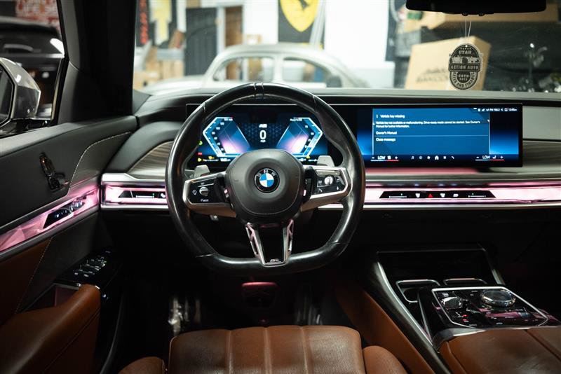 Used 2023 BMW 760i xDrive AWD/4WD image 19