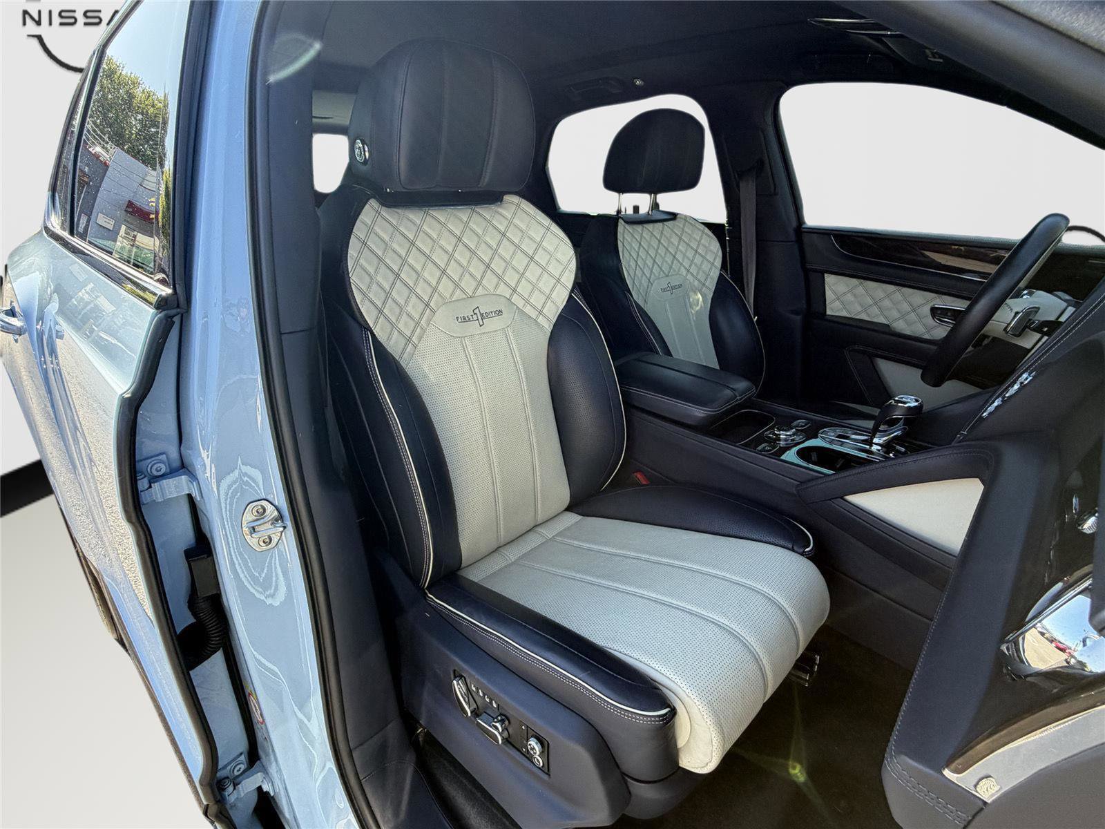 Used 2021 Bentley Bentayga AWD/4WD image 31