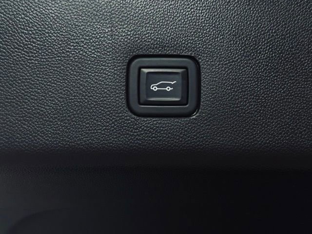 Used 2022 Chevrolet Traverse Premier w/ LPO, Floor Liner Package image 11