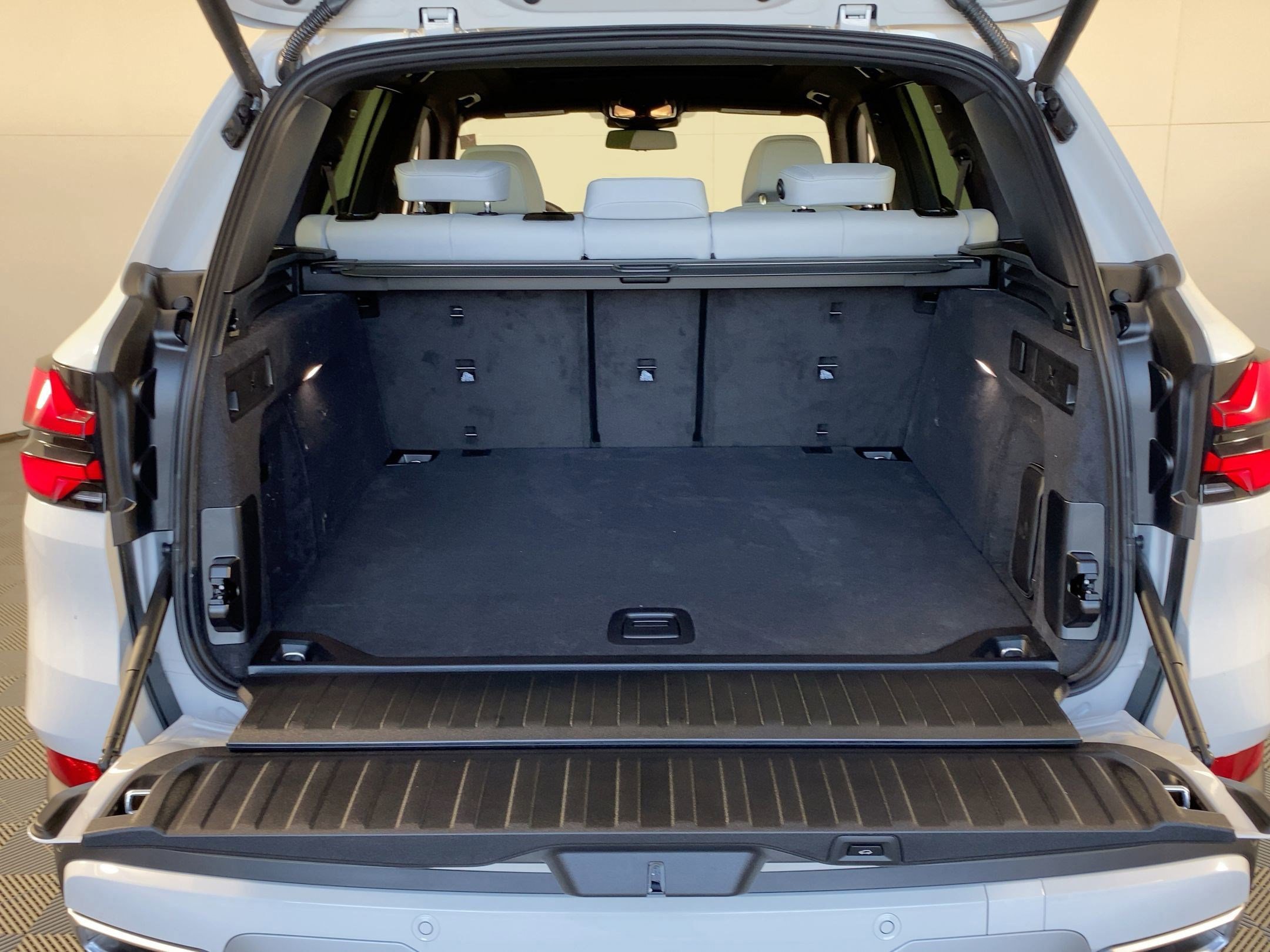 Used 2026 BMW X5 sDrive40i w/ Climate Comfort Package image 28