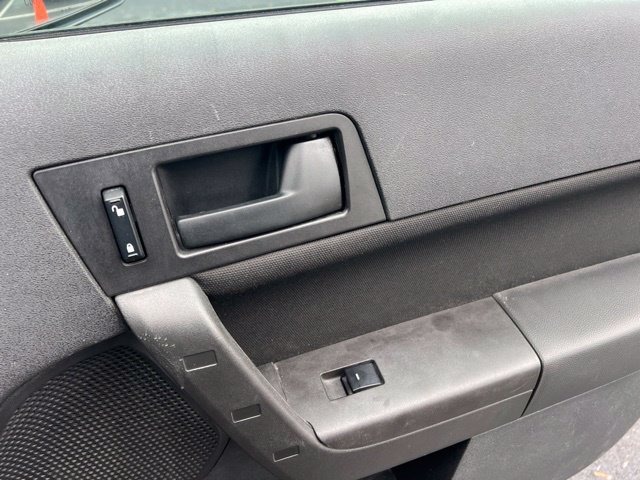 Used 2010 Ford Focus SE FWD image 28