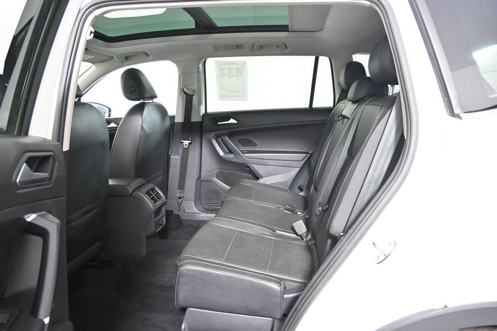 Used 2020 Volkswagen Tiguan SEL AWD/4WD image 17
