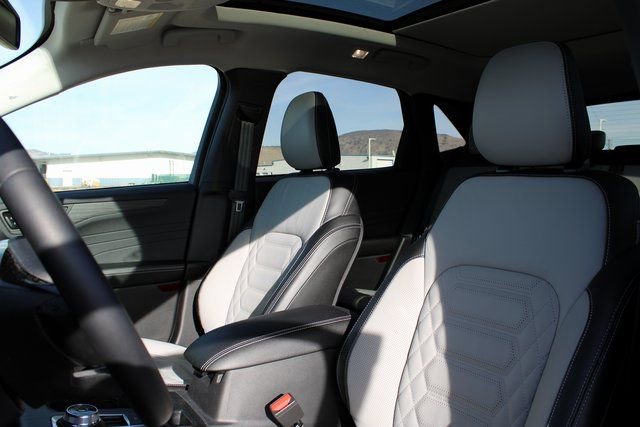 Used 2024 Ford Escape Platinum w/ Premium Technology Package image 14