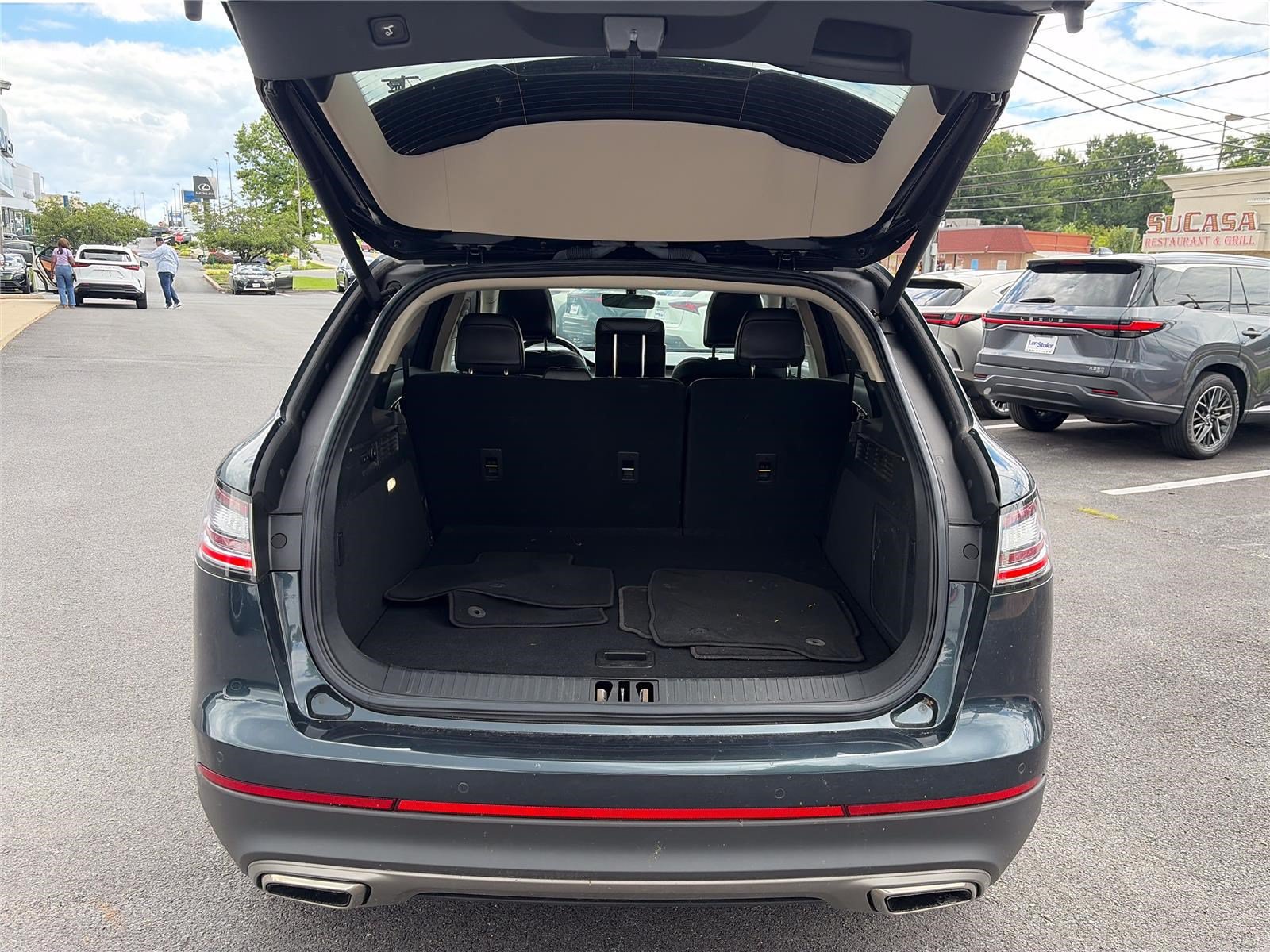 Used 2023 Lincoln Nautilus Reserve AWD/4WD image 13