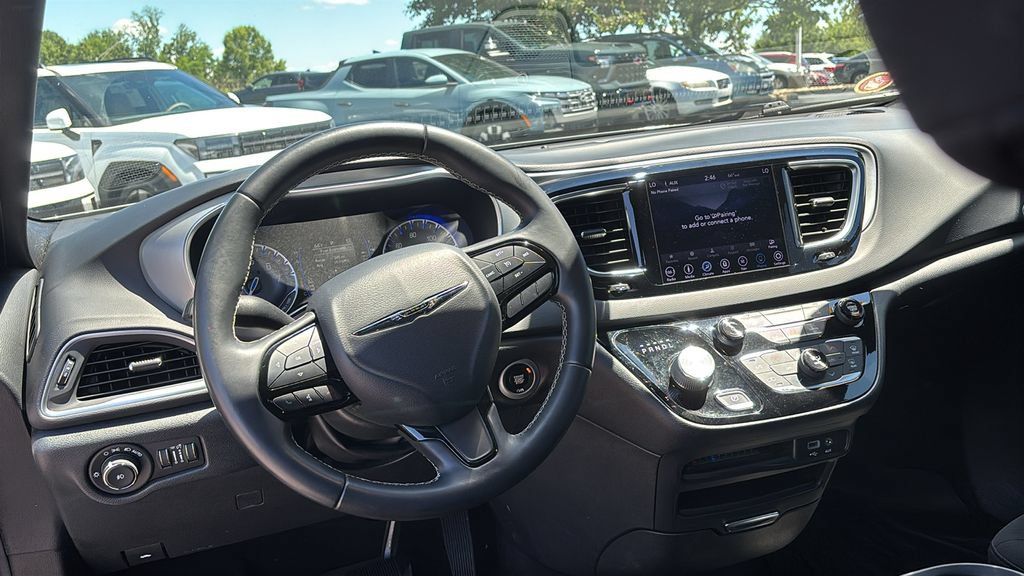 Used 2018 Chrysler Pacifica Touring Plus FWD image 13