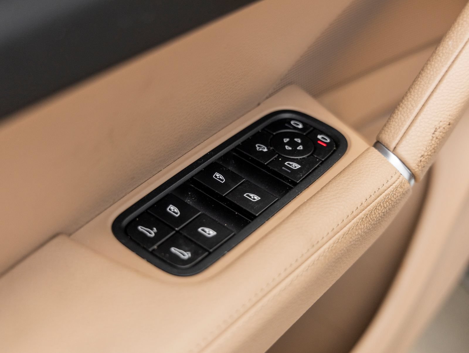 Certified 2023 Porsche Cayenne AWD/4WD image 22