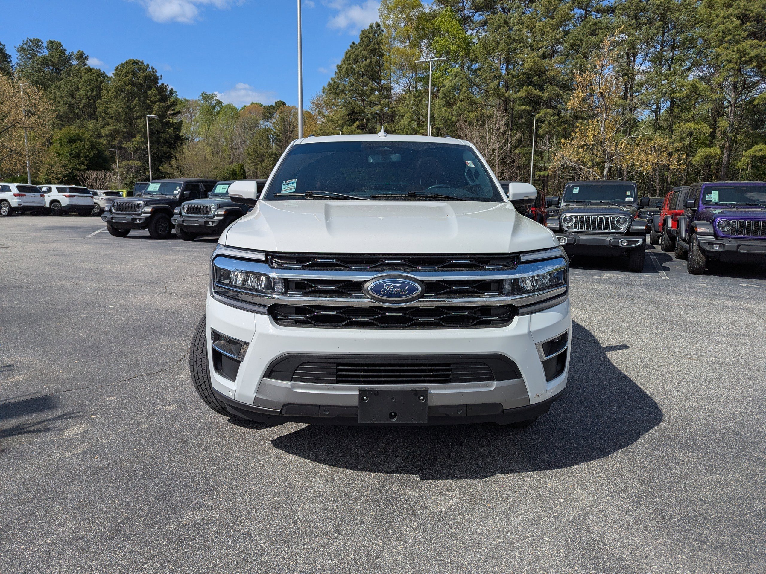 Used 2024 Ford Expedition Limited image 2