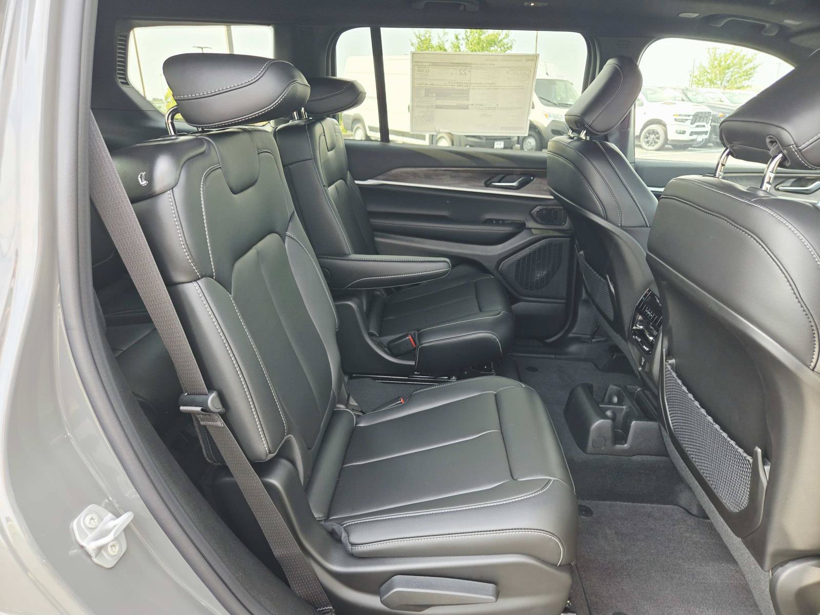New 2027 Jeep Grand Cherokee L Limited AWD/4WD image 18