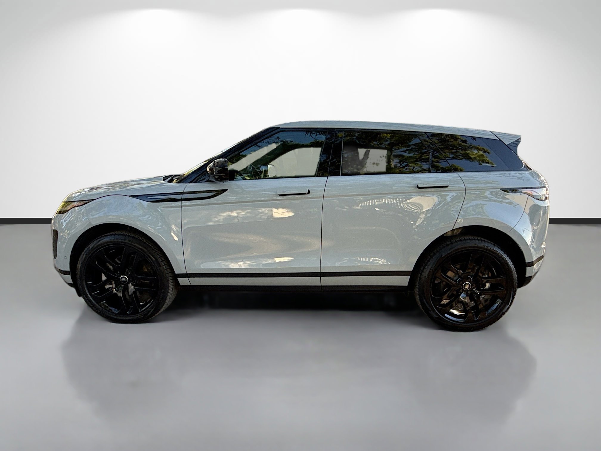 Used 2026 Land Rover Range Rover Evoque S image 2