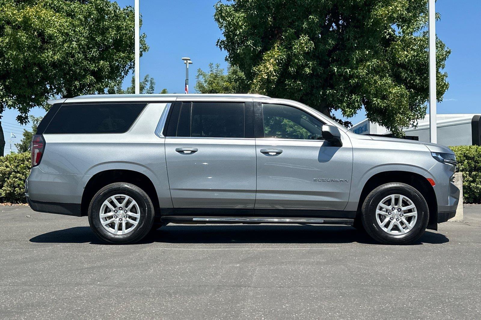 Used 2024 Chevrolet Suburban LT AWD/4WD image 2